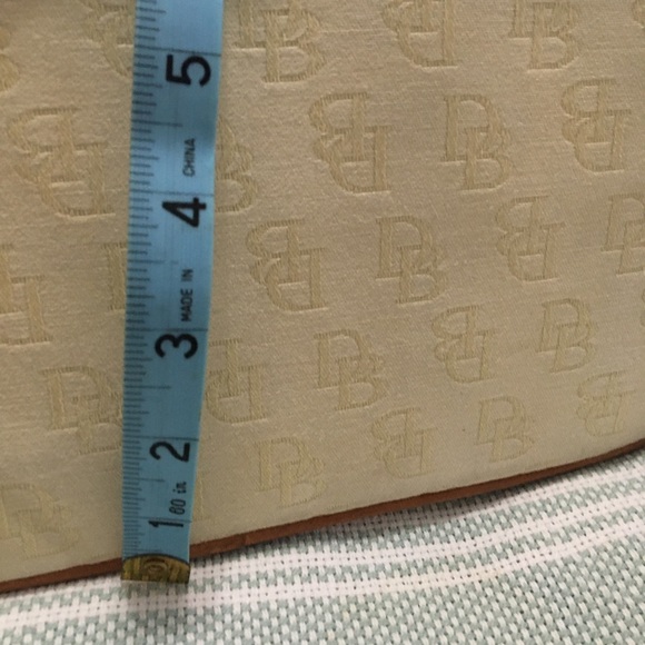Dooney & Bourke EUC RARE Slouch Pristine Ivory/Cream Bag Beautiful Gold Hardware - Picture 13 of 16